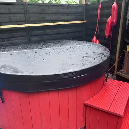Mazury Czerwony Jacuzzi